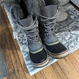 Sorel Women's Black and Gray Winter Boots
